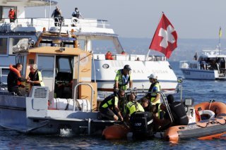 L'exercice transfrontalier franco-suisse Leman 2023 a mis en scène plus de 120 figurants pris en charge par plus de 400 intervenants dans le scénario d'un bateau de la CGN victime d'une explosion. Keystone/SALVATORE DI NOLFI